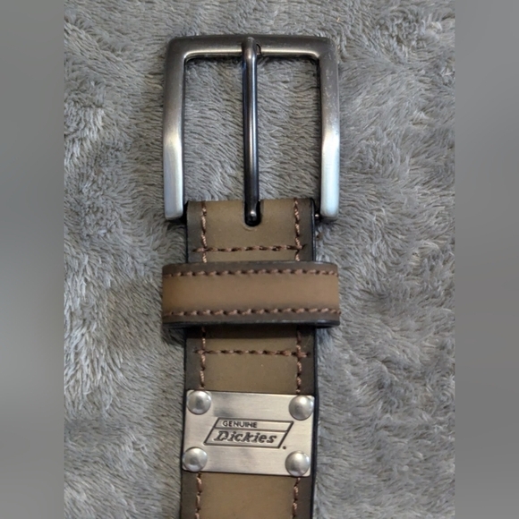 Dickies faux leather belt 55 inches tip to tip in excellent condition - Picture 1 of 3